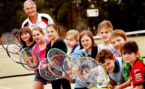 Australian tennis legend Mal Anderson with some of the juniors at the Maryborough coaching clinic. Australian tennis legend Mal Anderson with some of the juniors at the Maryborough coaching clinic.